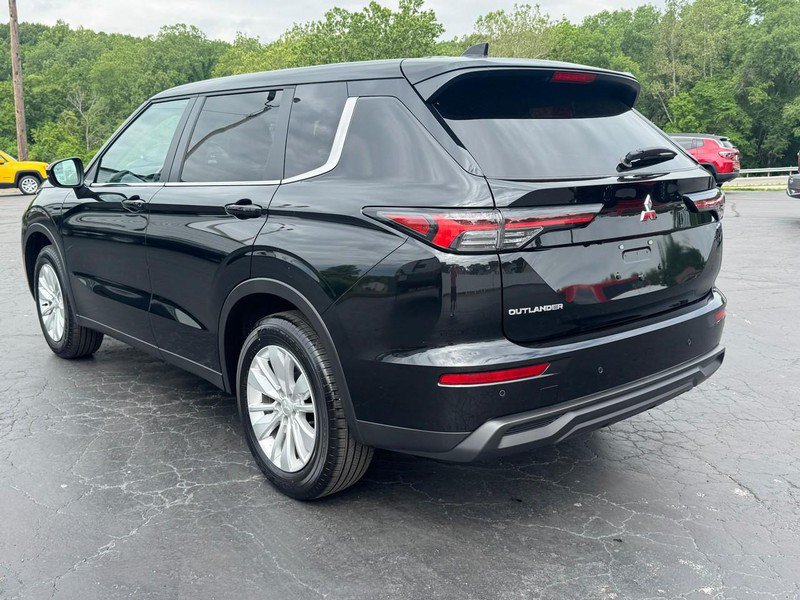 Used 2025 Mitsubishi Outlander ES AWD/4WD image 5