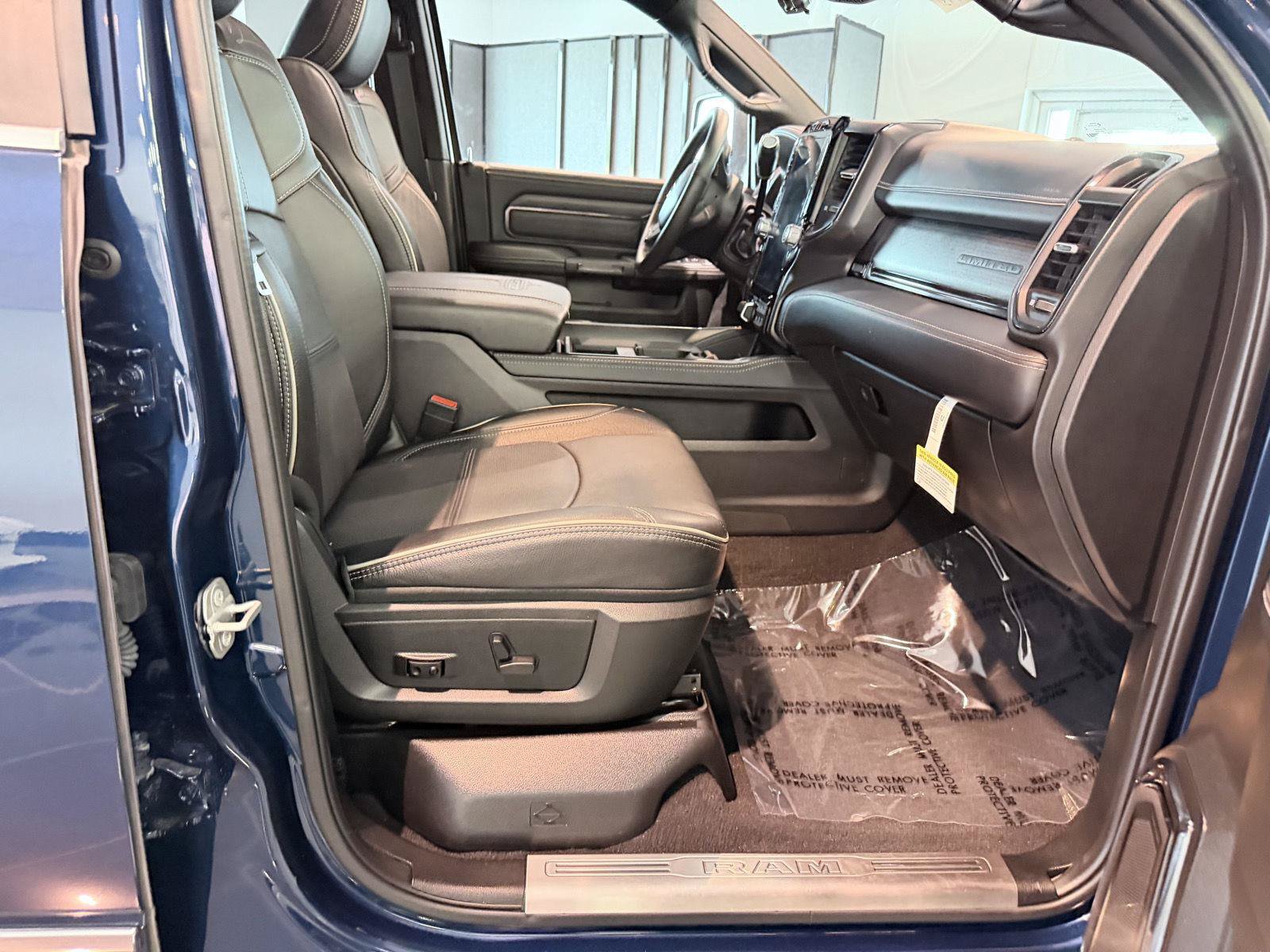 Used 2024 RAM 3500 Limited AWD/4WD image 32