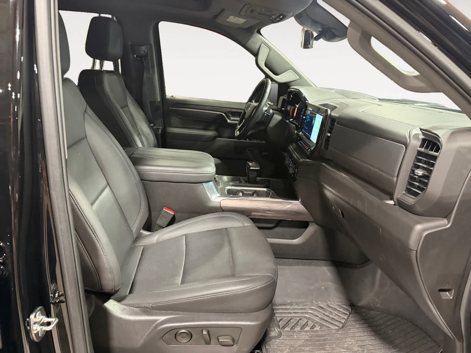Used 2025 Chevrolet Silverado 1500 LTZ w/ Technology Package AWD/4WD image 16