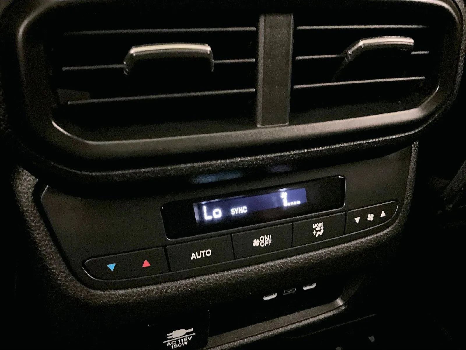 Used 2025 Honda Pilot TrailSport image 33