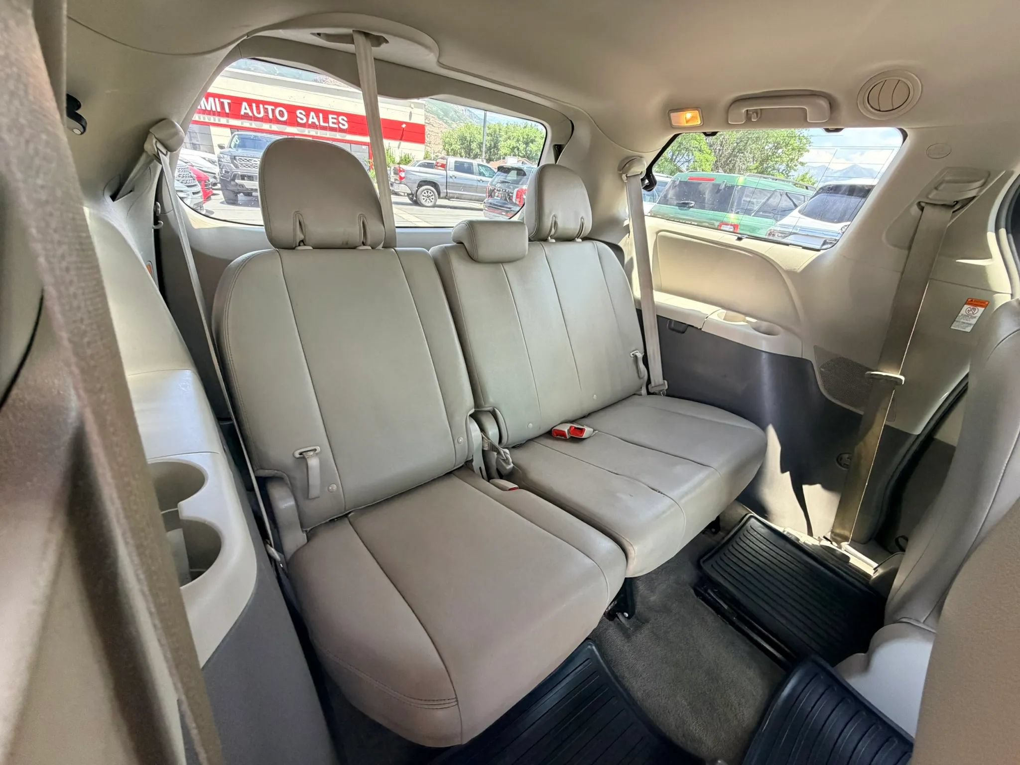 Used 2015 Toyota Sienna XLE w/ Entertainment Package FWD image 24