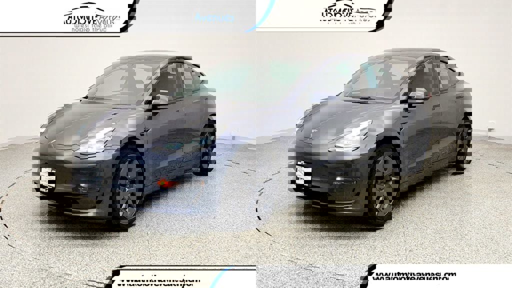 Used 2023 Tesla Model 3 Standard Range image 1