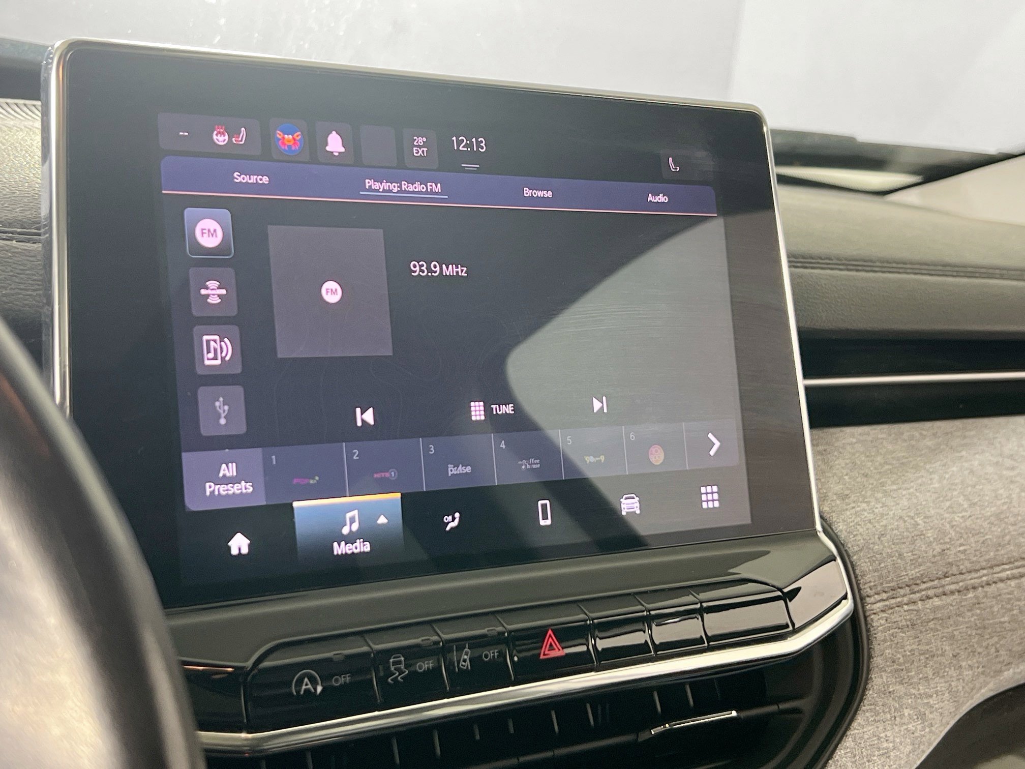 Used 2022 Jeep Compass Latitude w/ Sun and Sound Group image 14