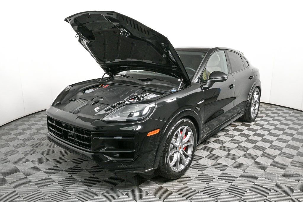 Used 2025 Porsche Cayenne S image 41