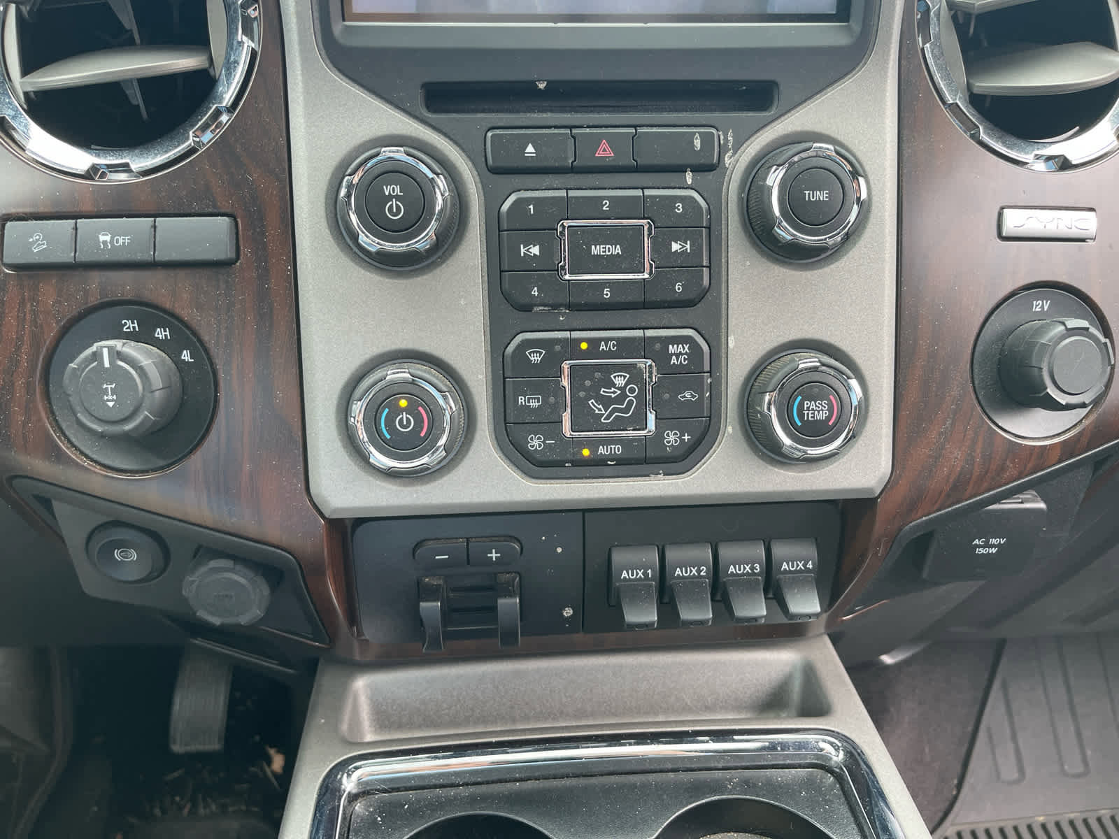 Used 2016 Ford F350 Lariat w/ Lariat Ultimate Package AWD/4WD image 18