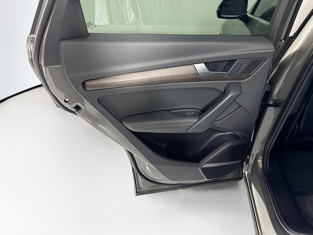 Used 2023 Audi Q5 e Premium Plus w/ Premium Plus Package image 27