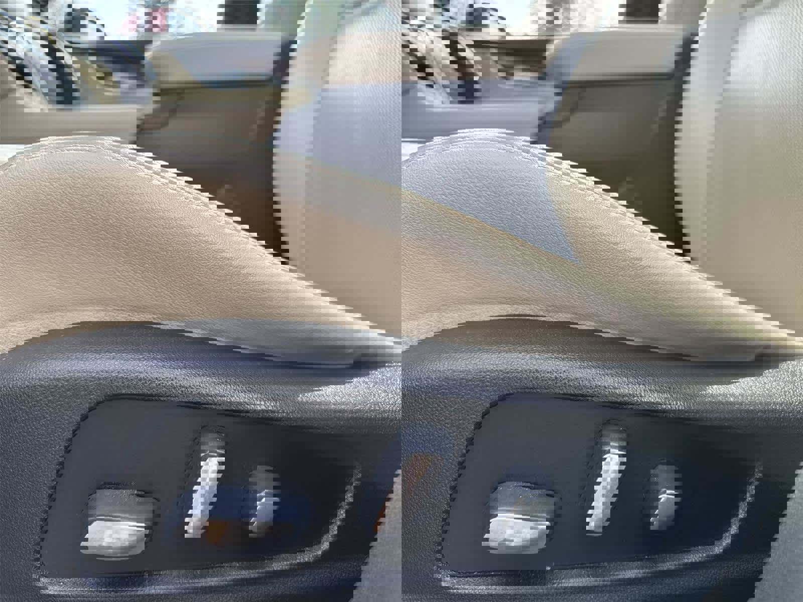 Used 2017 Cadillac XT5 Luxury w/ Driver Awareness Package AWD/4WD image 12