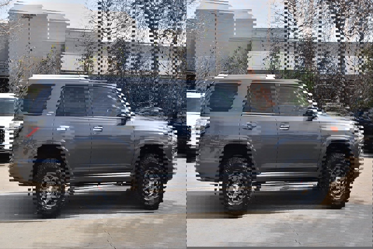 Used 2015 Toyota 4Runner Limited image 6