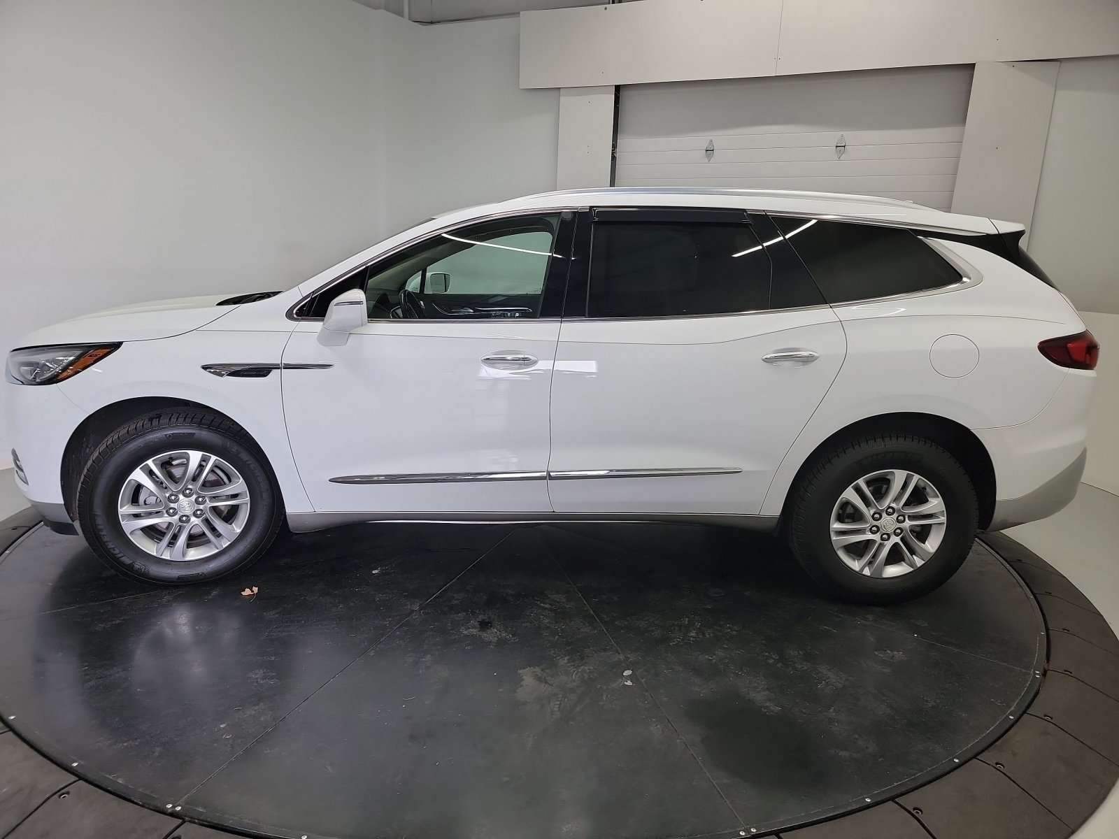Used 2020 Buick Enclave Essence FWD image 4