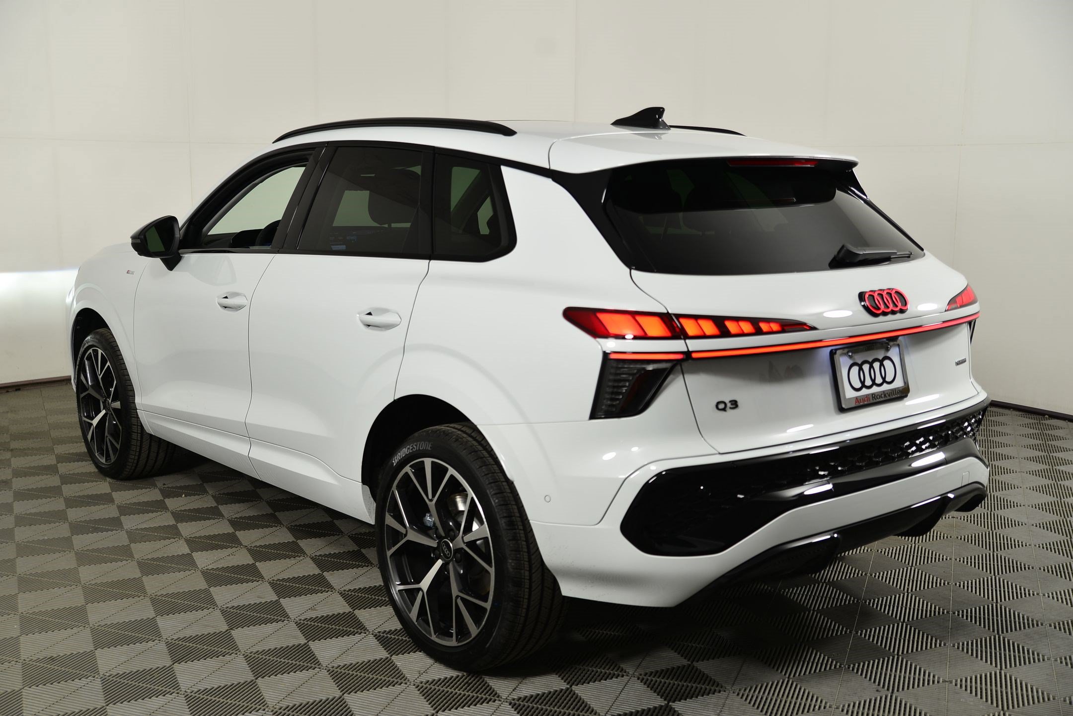 New 2026 Audi Q3 quattro 2.0T AWD/4WD image 3