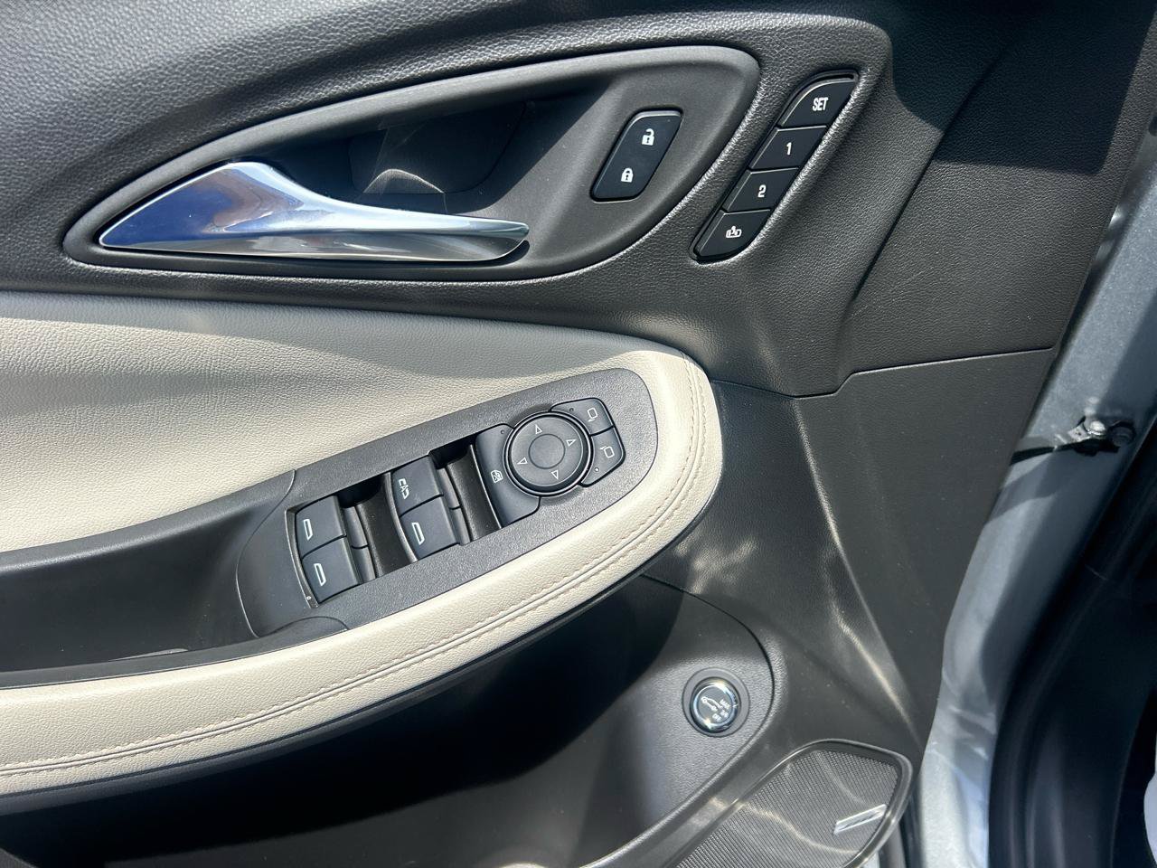 Used 2025 Buick Encore GX Avenir w/ Avenir Convenience Package FWD image 14
