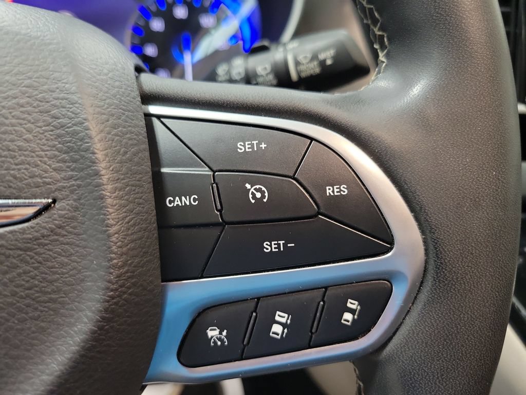 Certified 2023 Chrysler Pacifica Touring-L FWD image 35