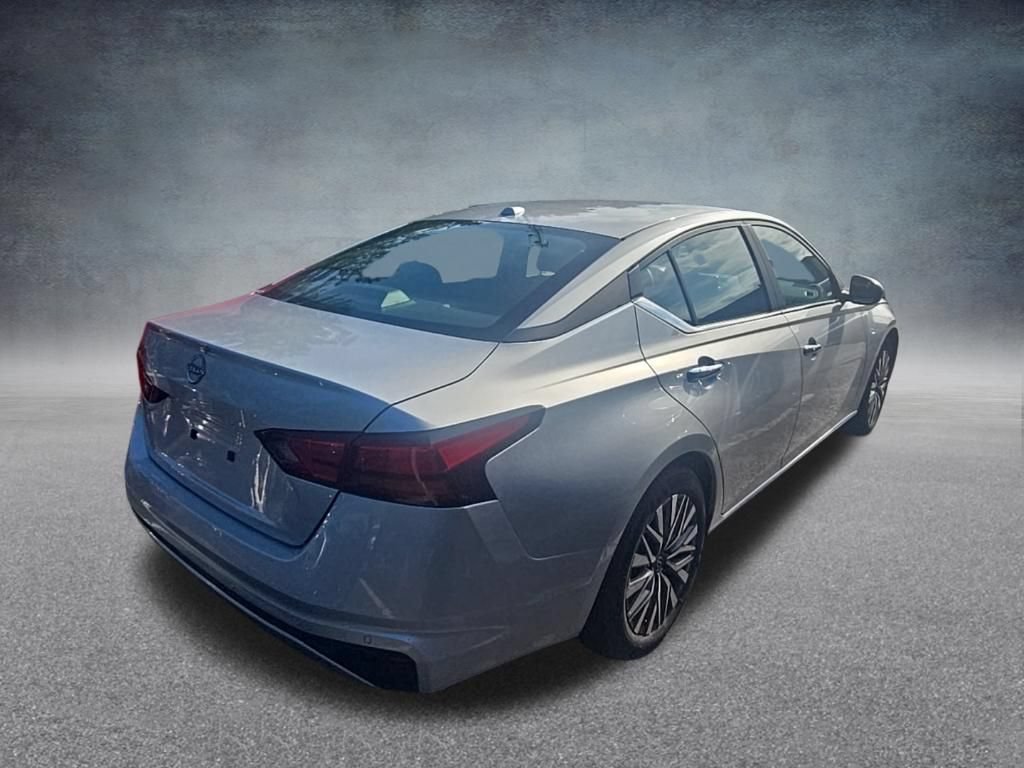 Used 2025 Nissan Altima 2.5 SV FWD image 7