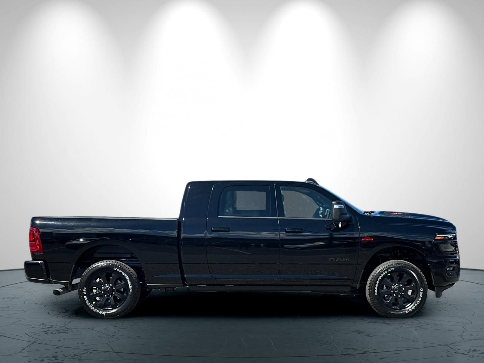 New 2026 RAM 2500 Laramie AWD/4WD image 3