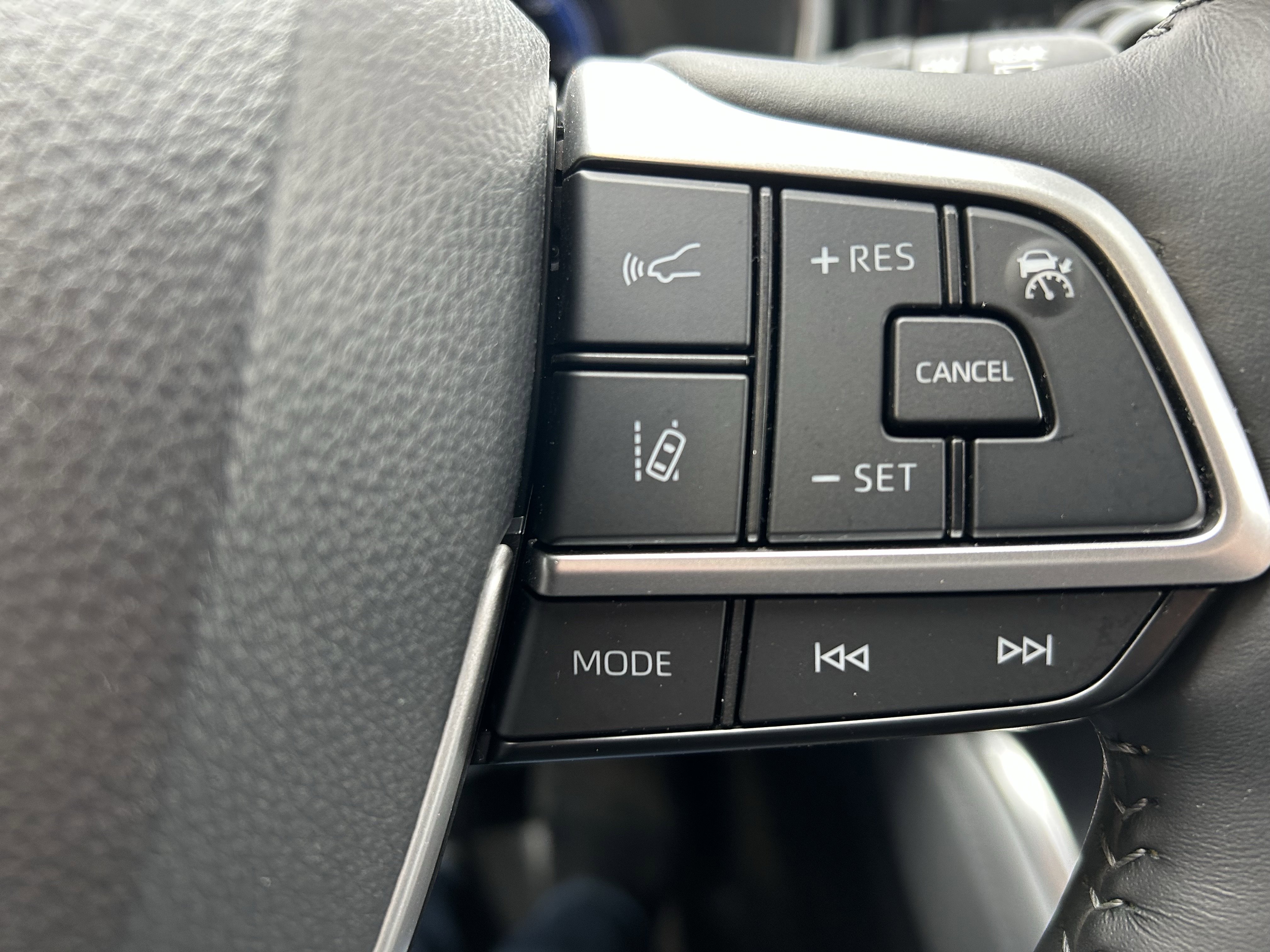 Certified 2025 Toyota Highlander Platinum image 28