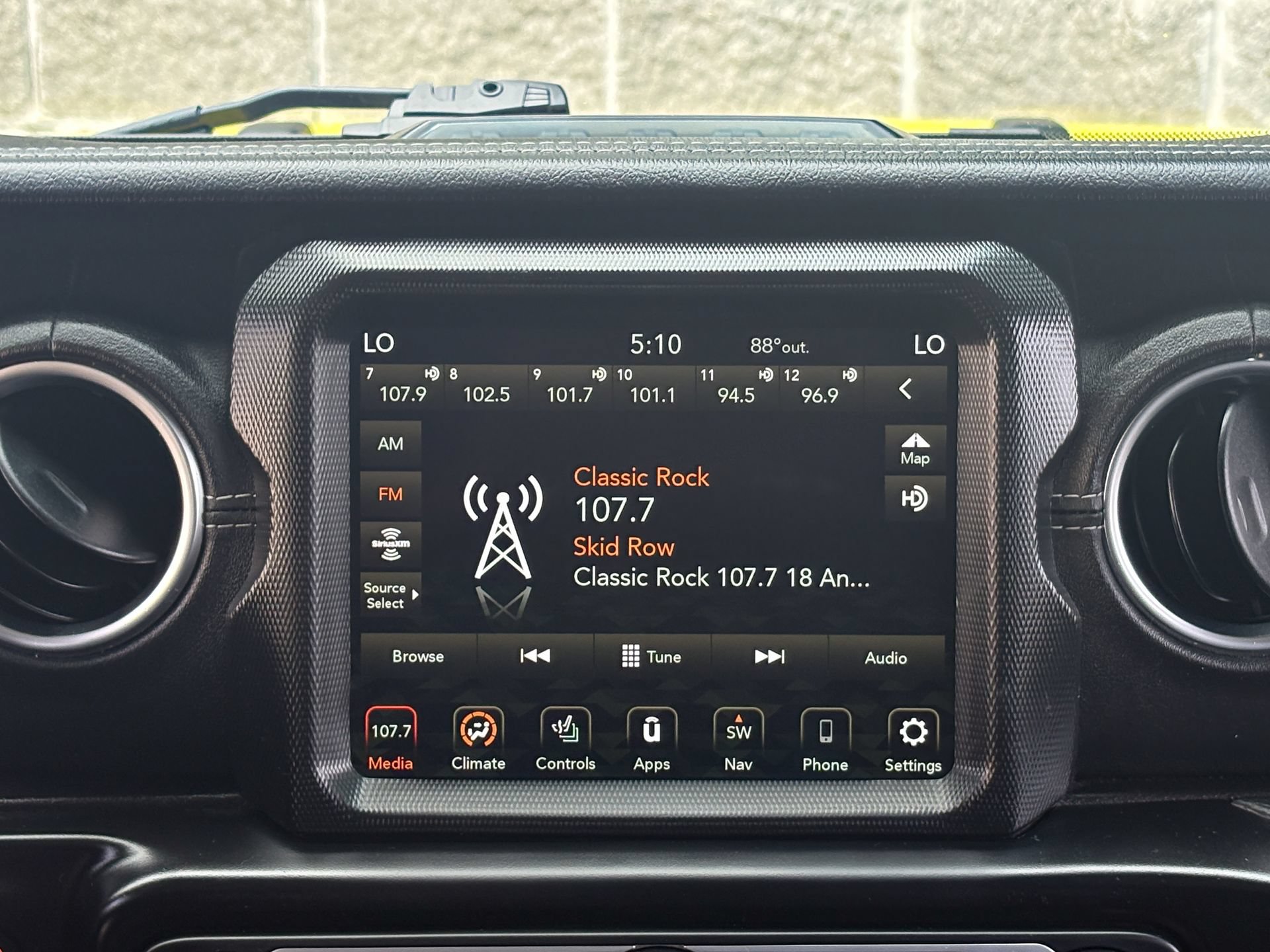 Used 2023 Jeep Wrangler Unlimited Sahara w/ Cold Weather Group AWD/4WD image 34