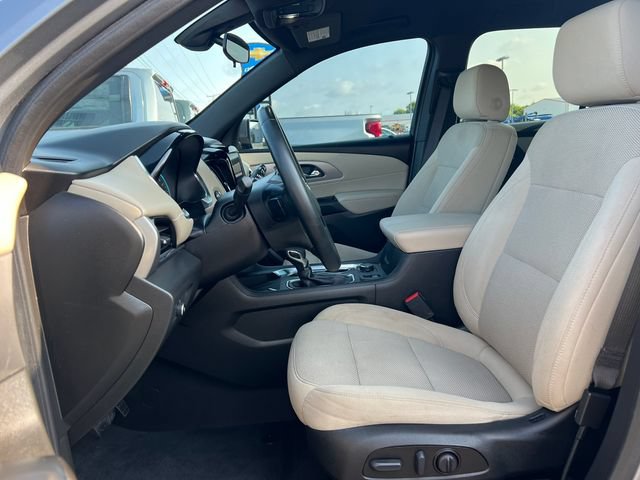 Used 2023 Chevrolet Traverse LT w/ LPO, Cargo Package AWD/4WD image 3
