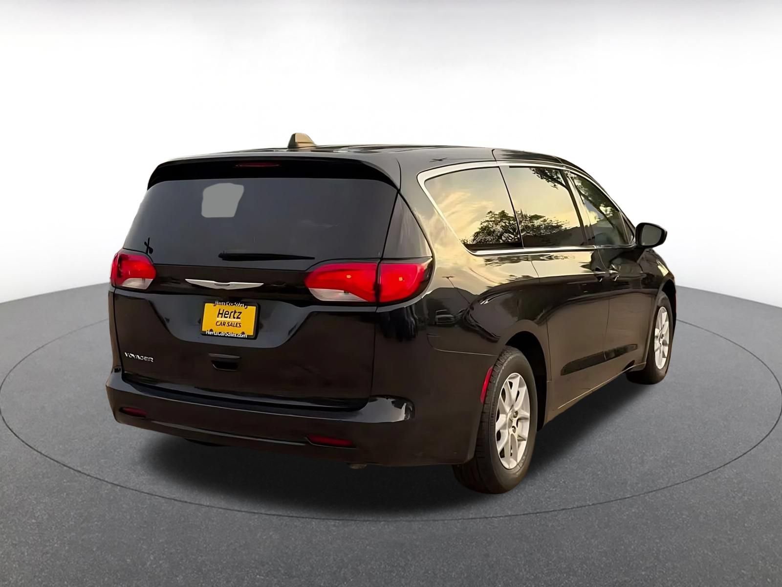 Used 2023 Chrysler Voyager LX FWD image 14