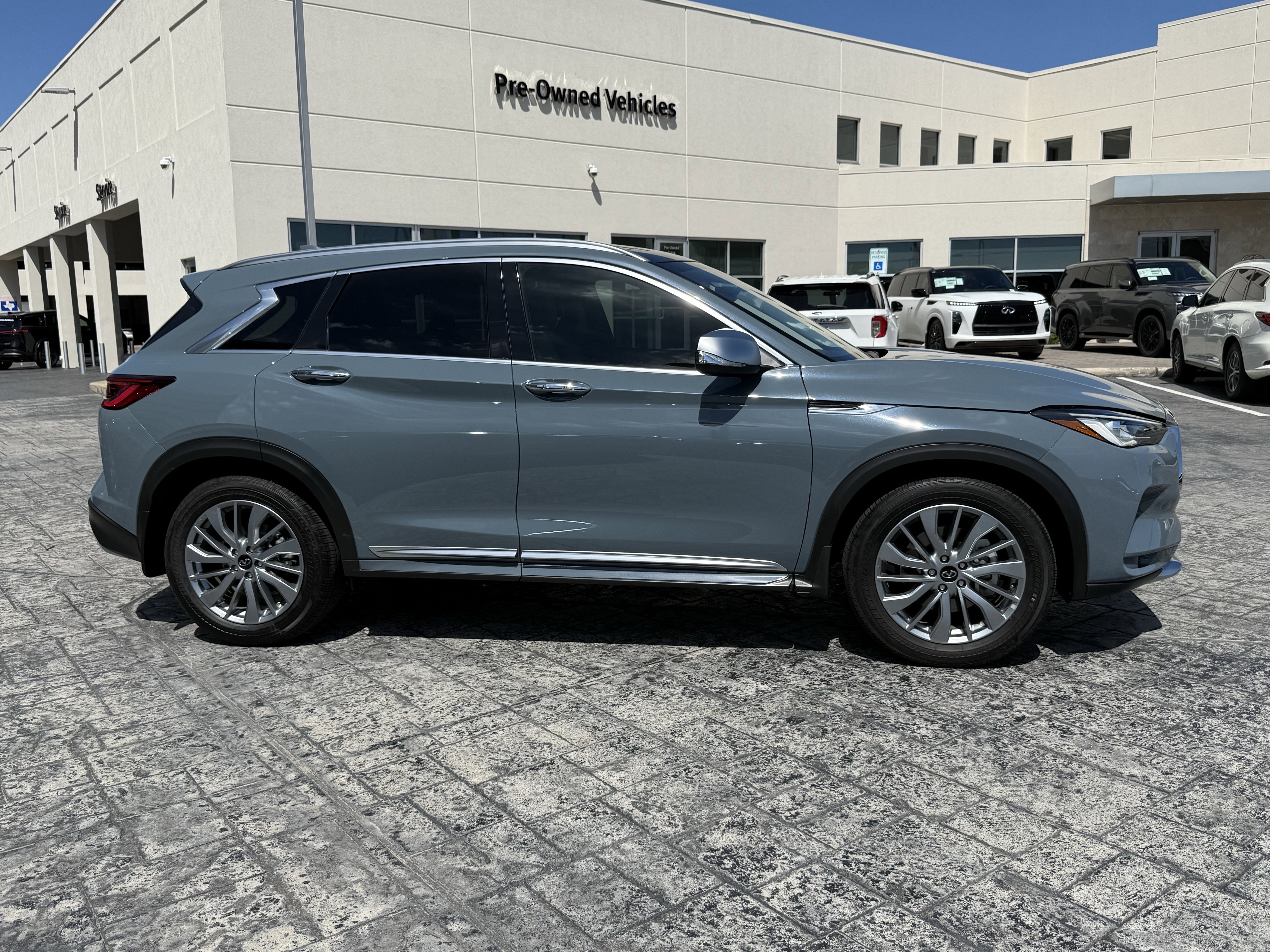 Certified 2025 INFINITI QX50 Luxe w/ Accent Package image 9