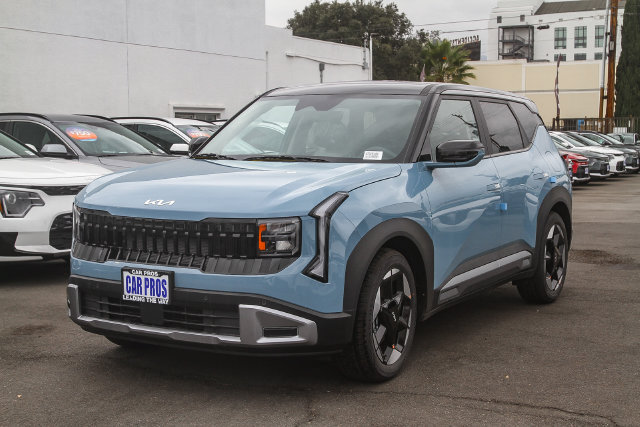 New 2027 Kia Seltos S FWD image 4