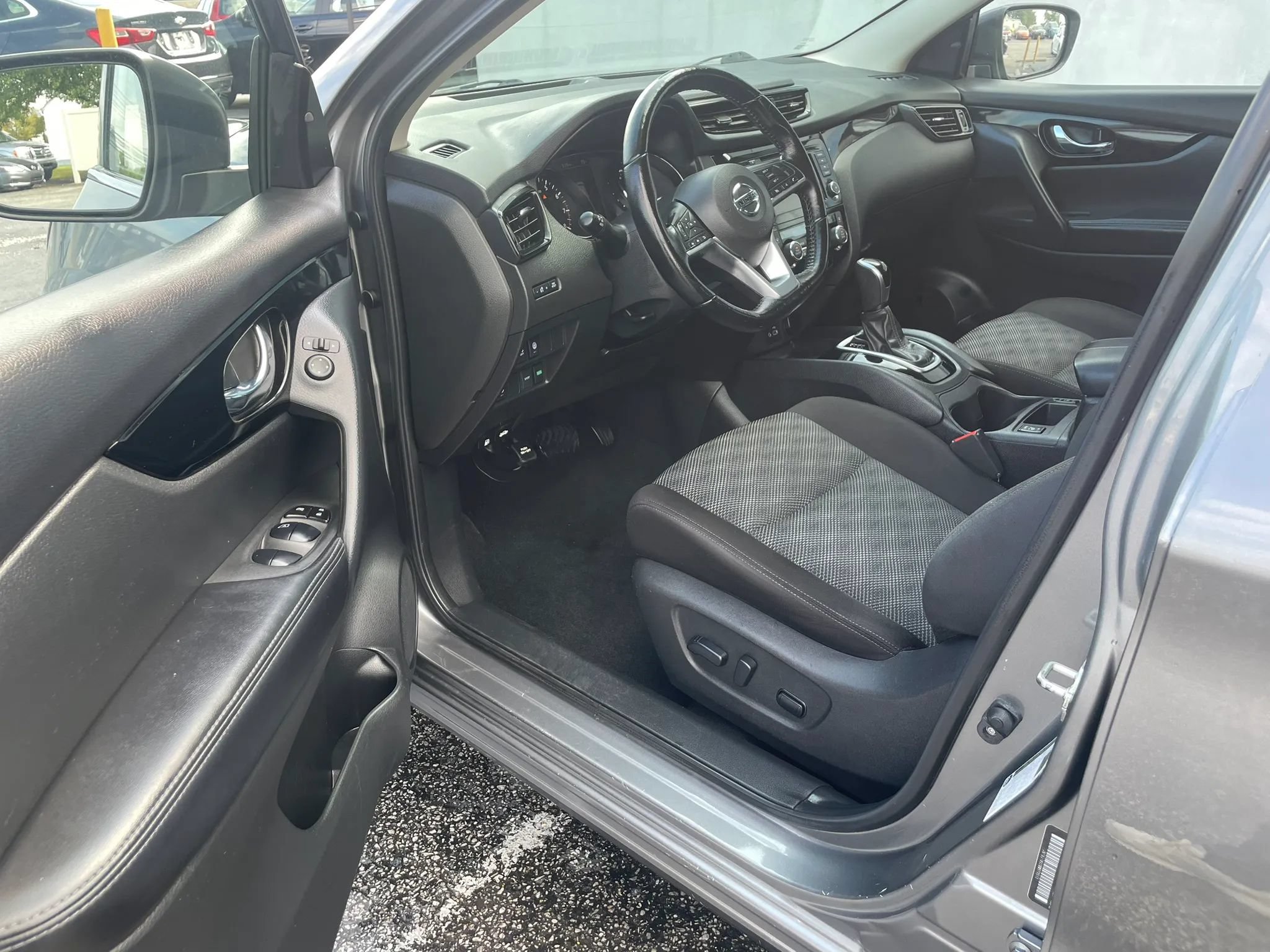 Used 2021 Nissan Rogue Sport SV FWD image 24