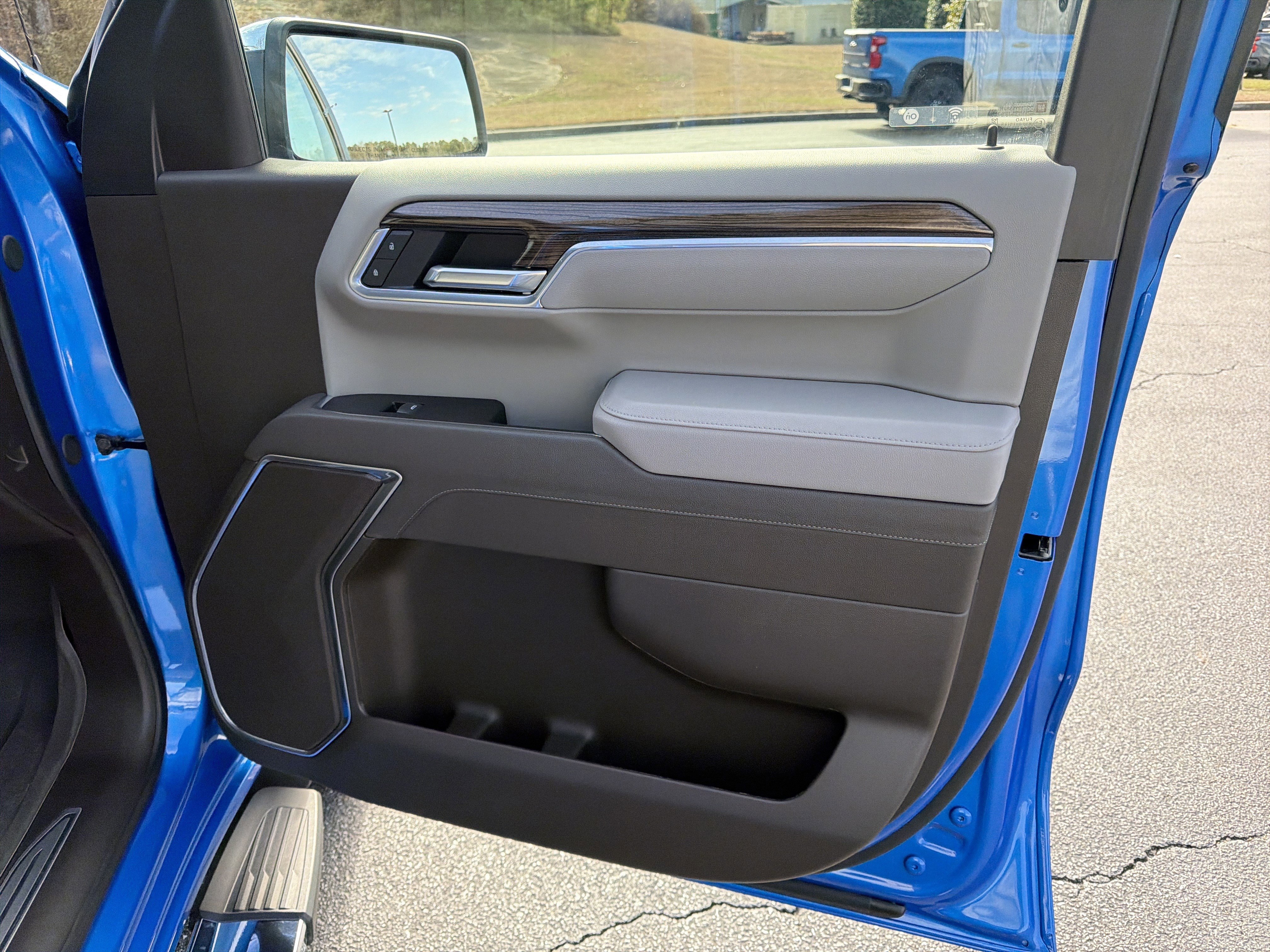 Used 2025 Chevrolet Silverado 1500 LT w/ Leather Package image 14