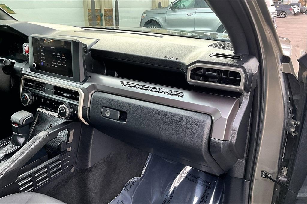 Used 2025 Toyota Tacoma TRD Off-Road image 17