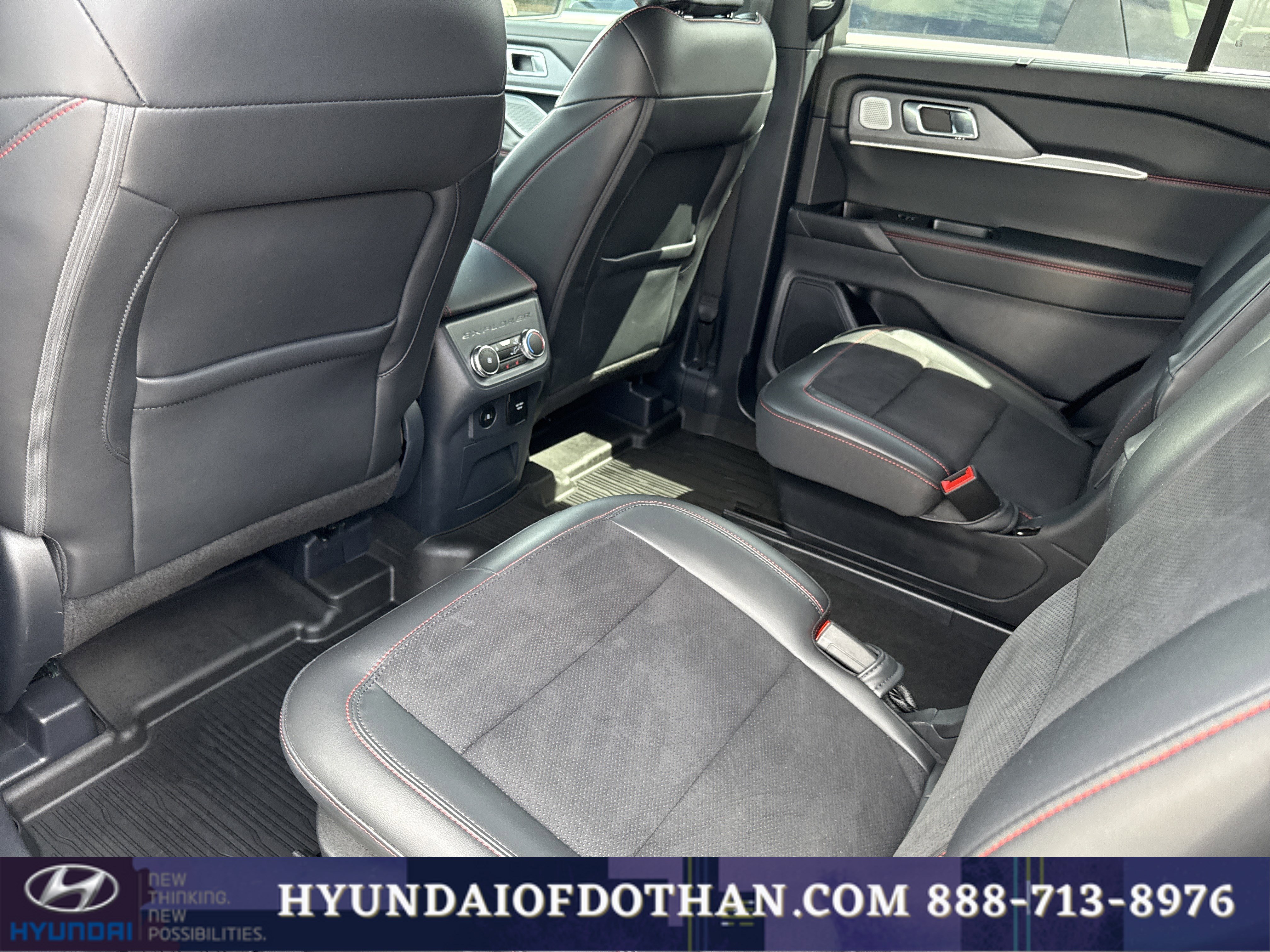 Used 2025 Ford Explorer ST image 4