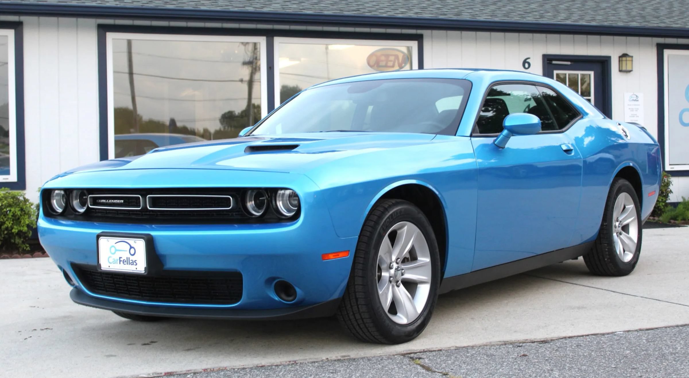 Used 2023 Dodge Challenger SXT RWD image 1