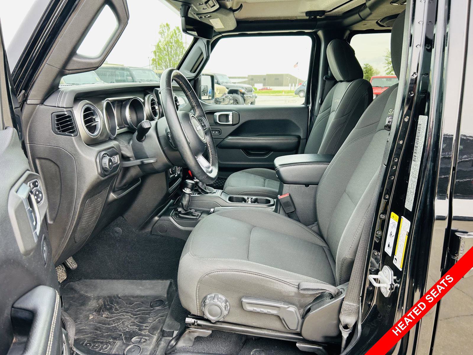 Used 2019 Jeep Wrangler Unlimited Sahara AWD/4WD image 3