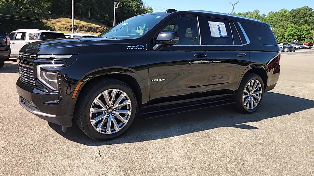 Used 2025 Chevrolet Tahoe High Country AWD/4WD image 3