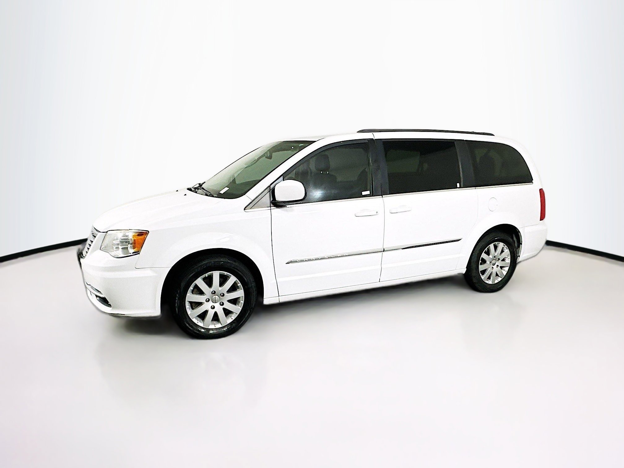 Used 2015 Chrysler Town & Country Touring FWD image 4