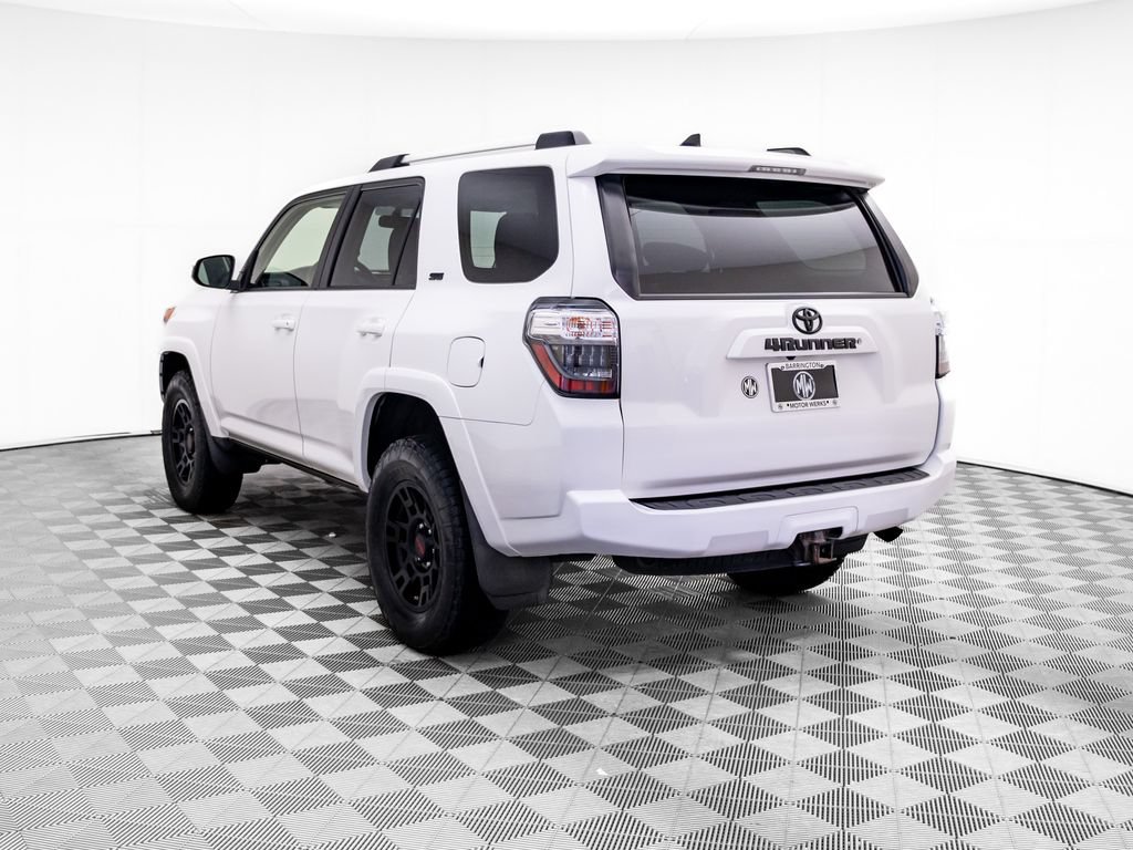 Used 2019 Toyota 4Runner SR5 AWD/4WD image 4