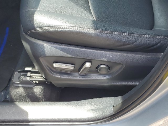 Used 2024 Toyota Corolla Cross XLE FWD image 26