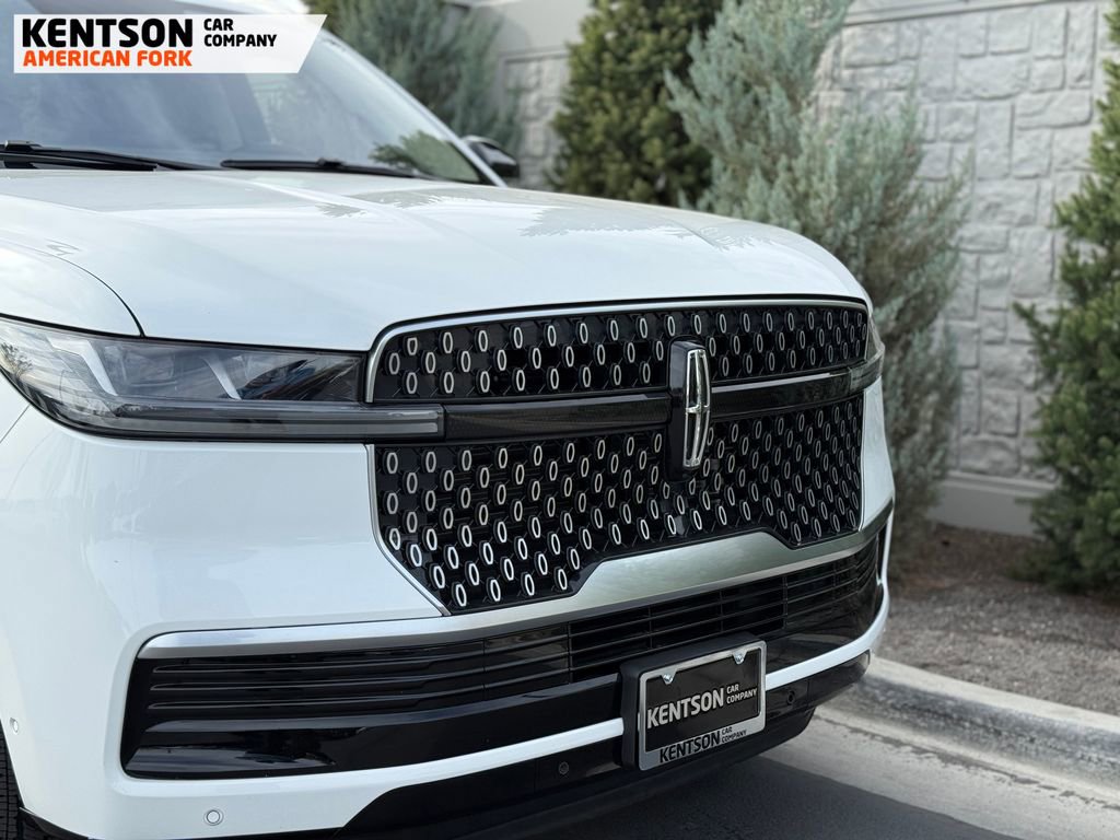 Used 2025 Lincoln Navigator Reserve image 15
