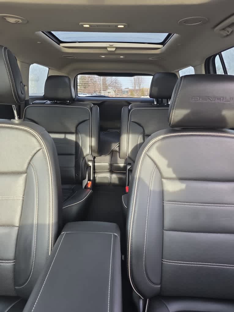 Used 2023 GMC Acadia Denali w/ Black Diamond Edition image 8