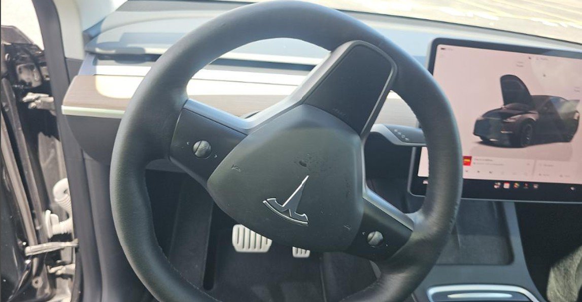 Used 2023 Tesla Model Y Performance AWD/4WD image 3