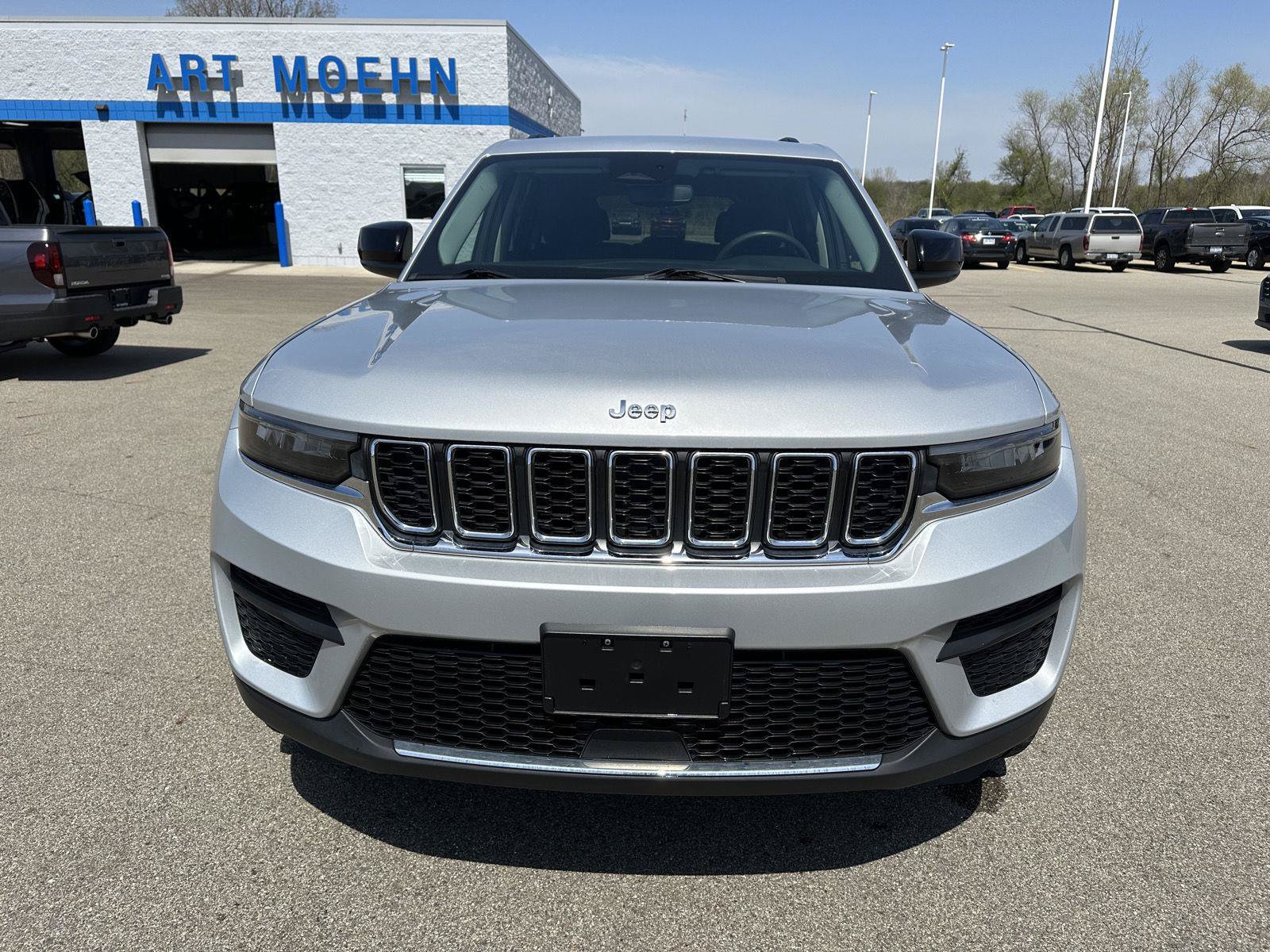 Used 2023 Jeep Grand Cherokee Laredo AWD/4WD image 12