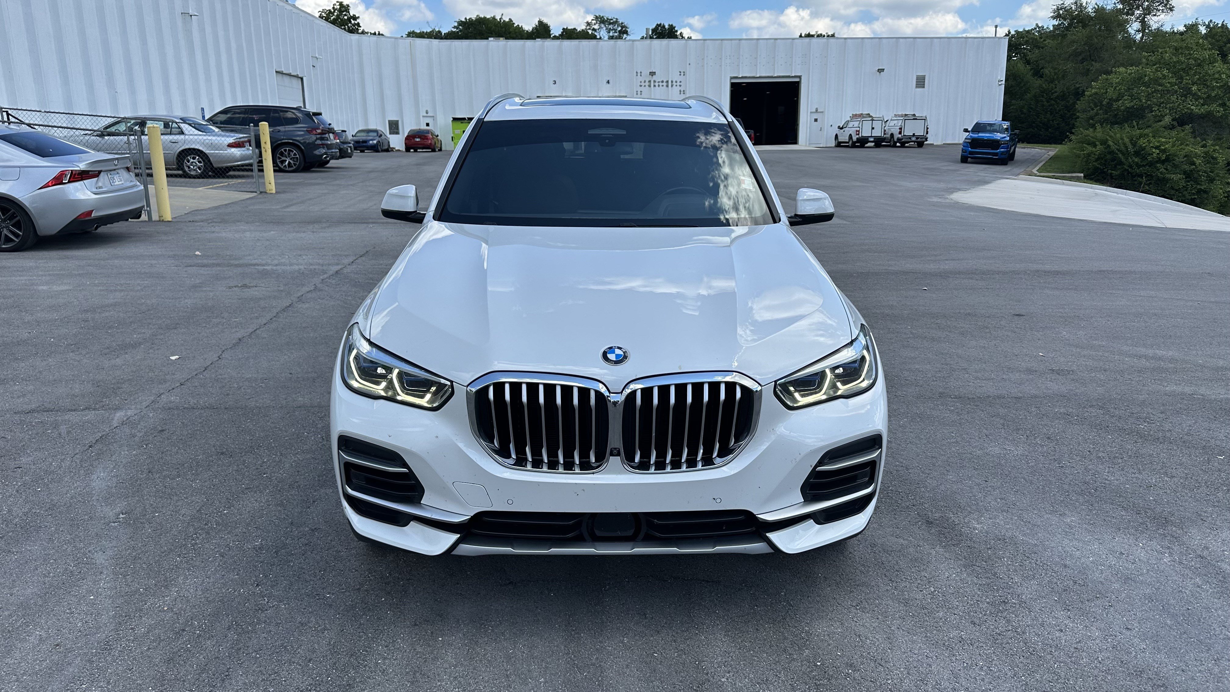 Used 2022 BMW X5 xDrive40i w/ Executive Package AWD/4WD image 3