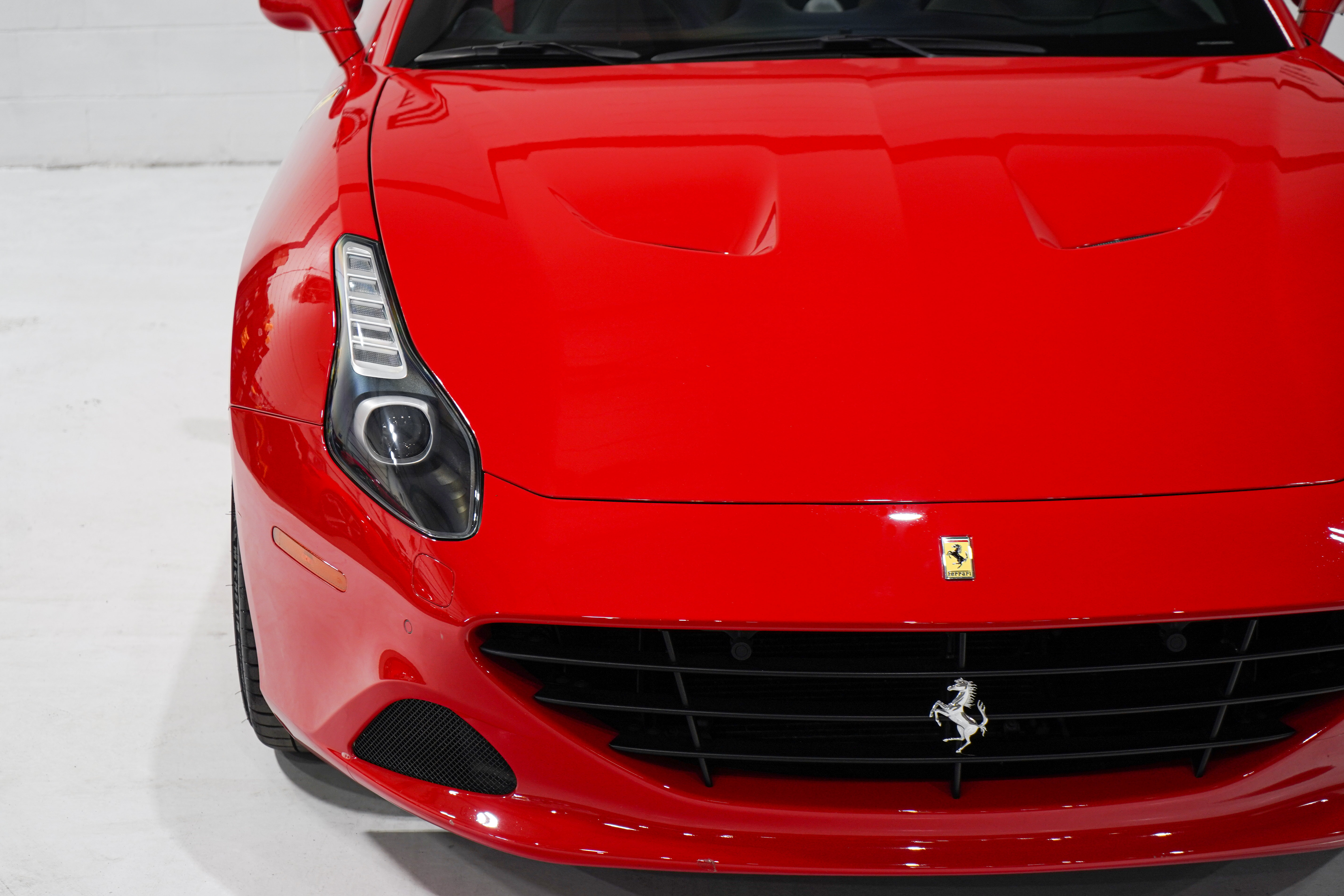 Used 2017 Ferrari California T RWD image 29