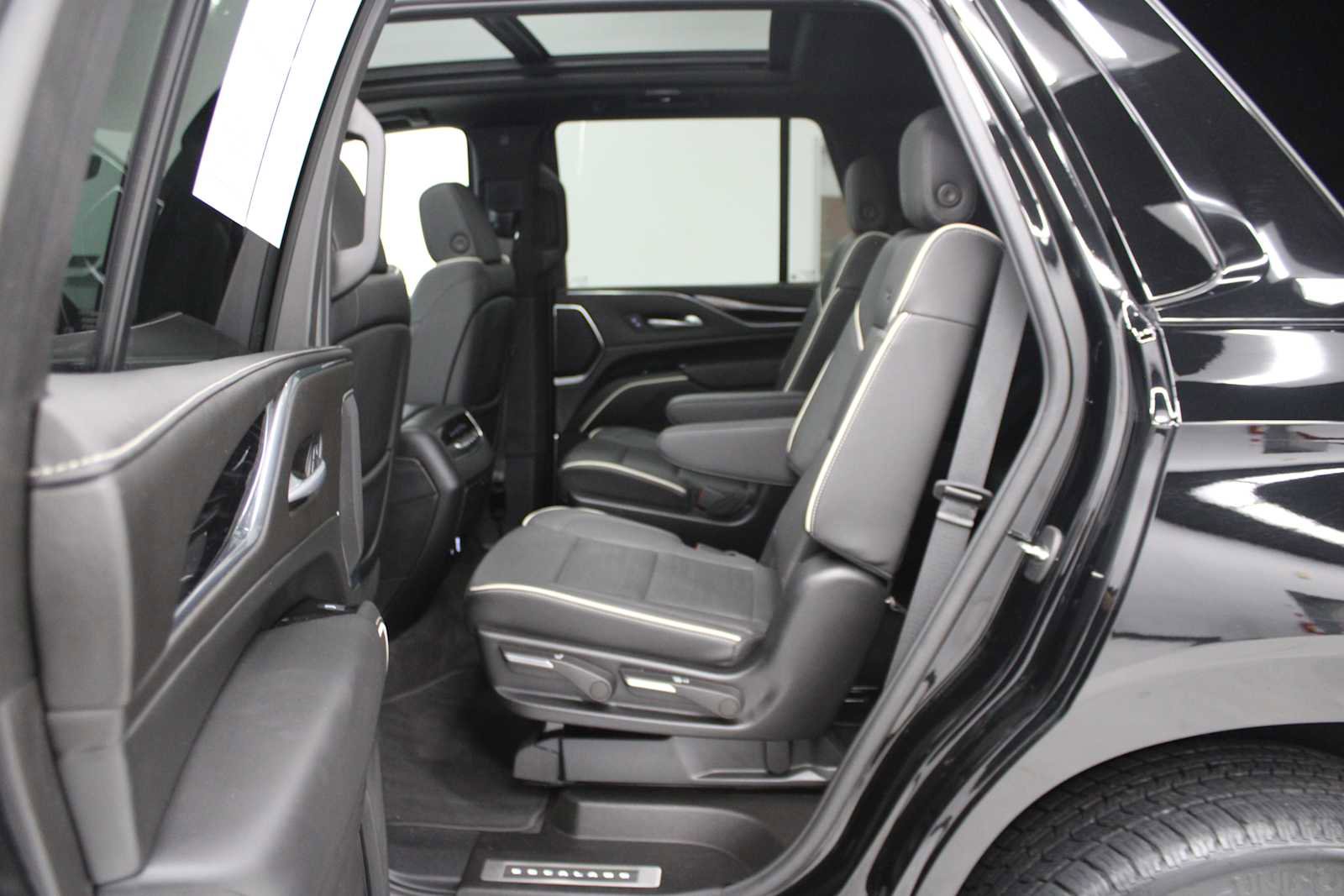 Certified 2024 Cadillac Escalade Sport w/ LPO, ONYX Package image 52