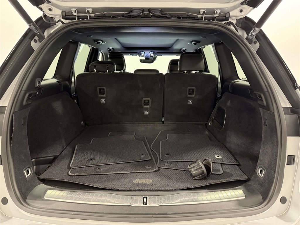 Certified 2024 Jeep Grand Cherokee Summit w/ Luxury Tech Group V image 11