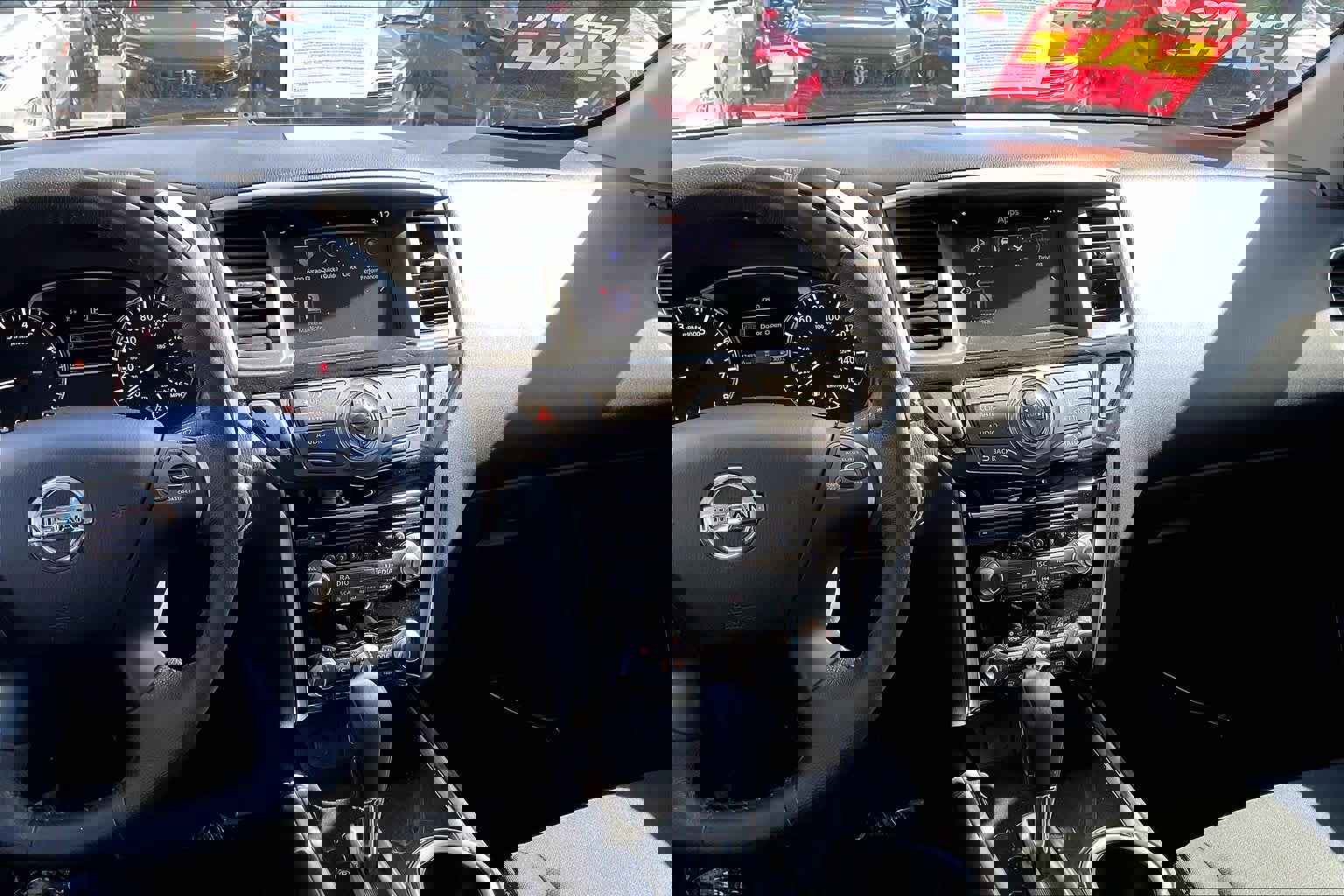 Used 2018 Nissan Pathfinder SV image 7