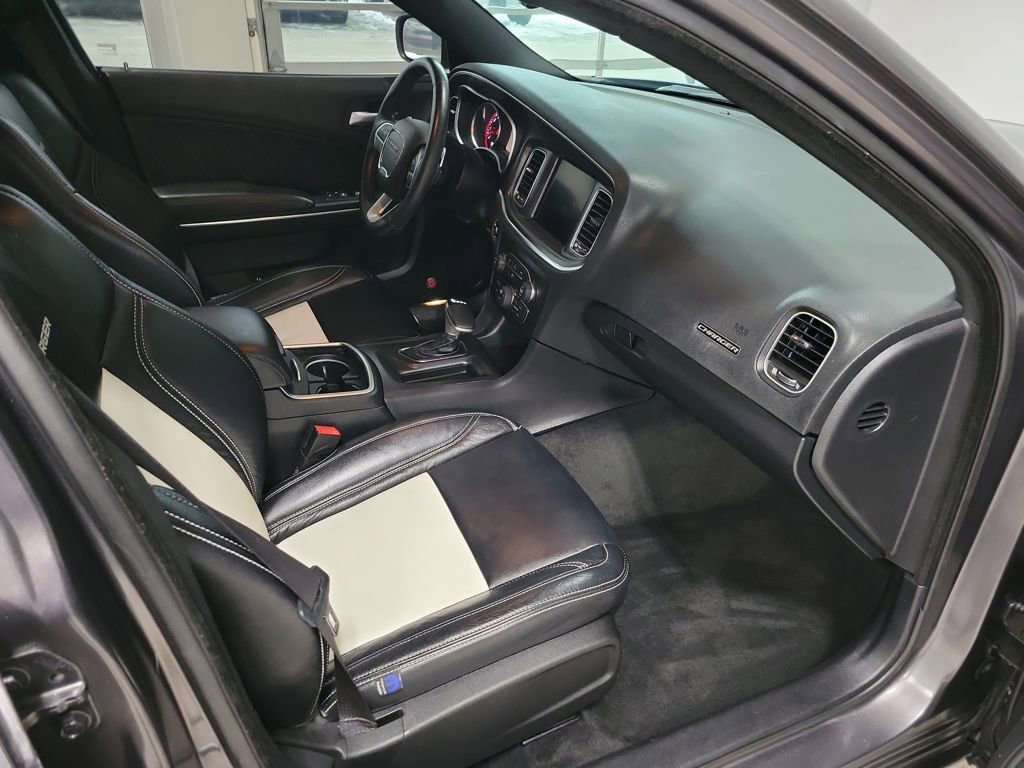 Used 2015 Dodge Charger SXT image 23