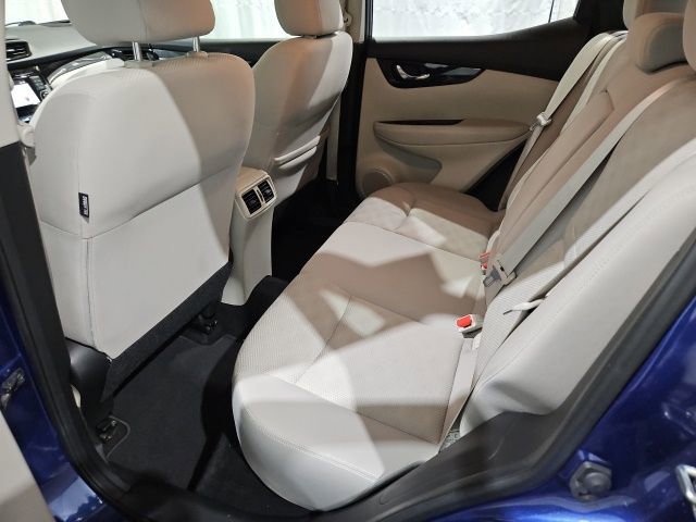 Used 2018 Nissan Rogue Sport SV w/ SV Technology Package image 11