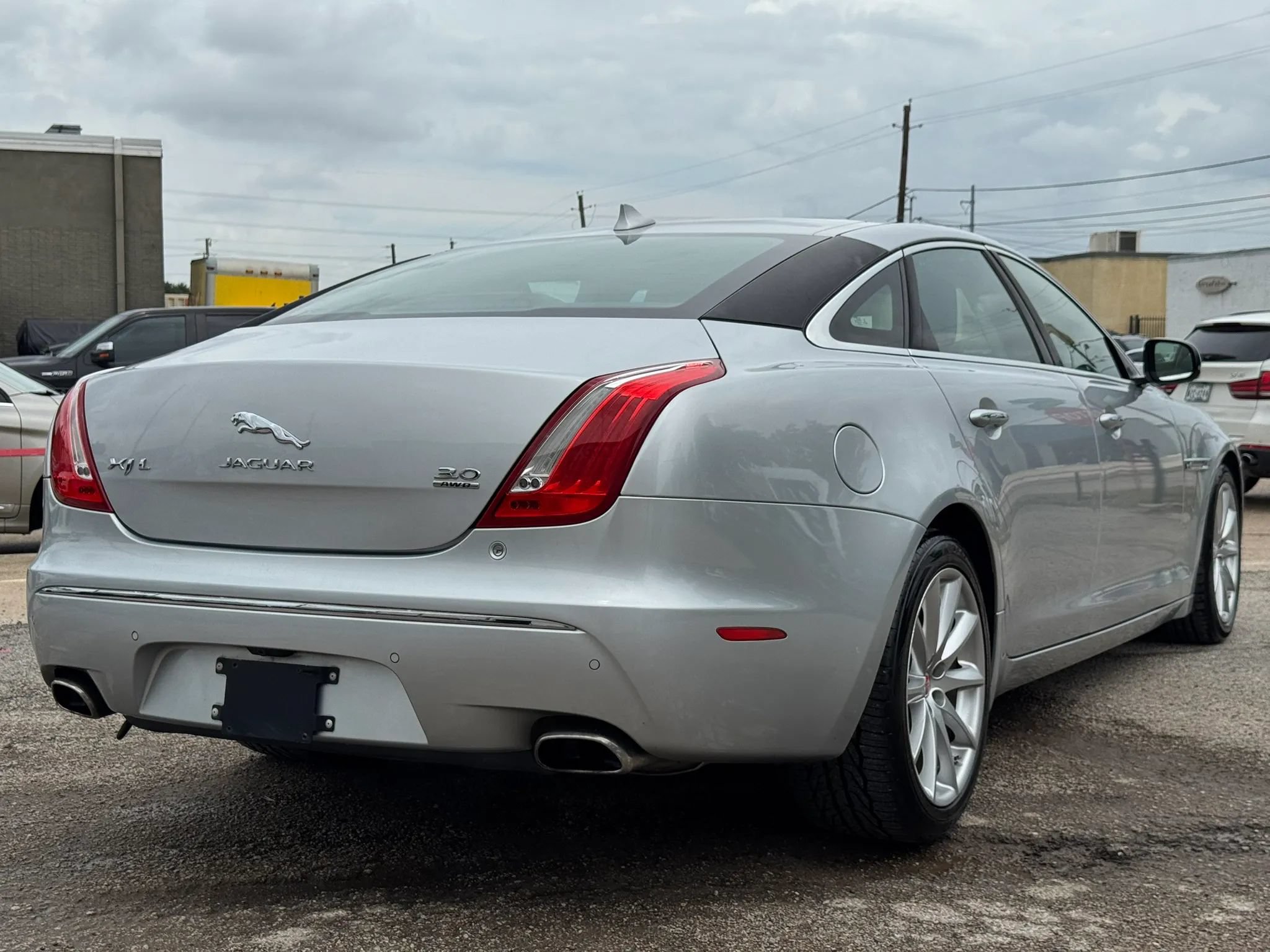 Used 2014 Jaguar XJ L Portfolio RWD image 7