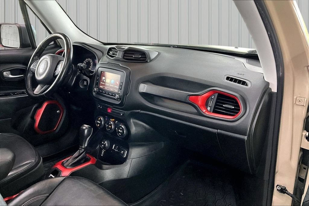 Used 2016 Jeep Renegade Trailhawk AWD/4WD image 27