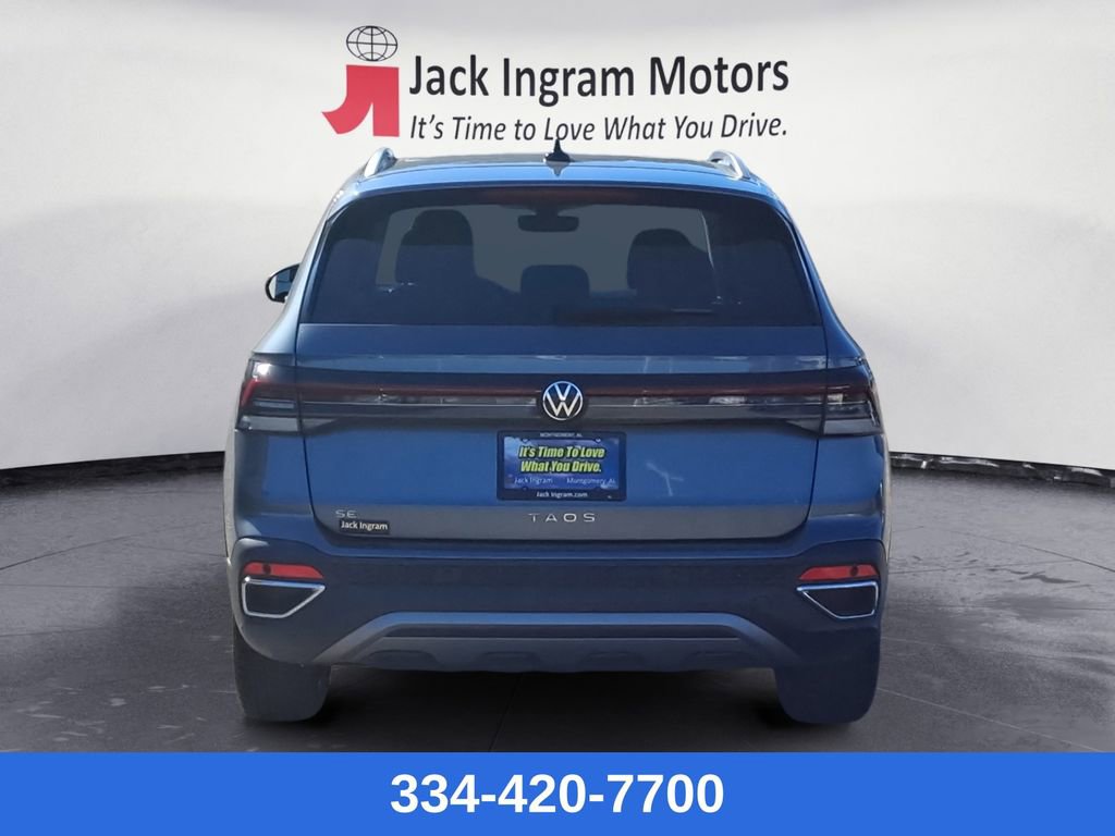 Certified 2025 Volkswagen Taos SE w/ Panoramic Sunroof Package image 4