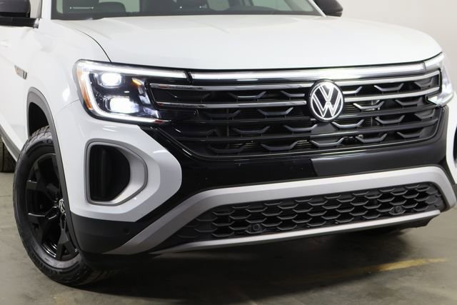 Used 2025 Volkswagen Atlas Peak Edition SE AWD/4WD image 51