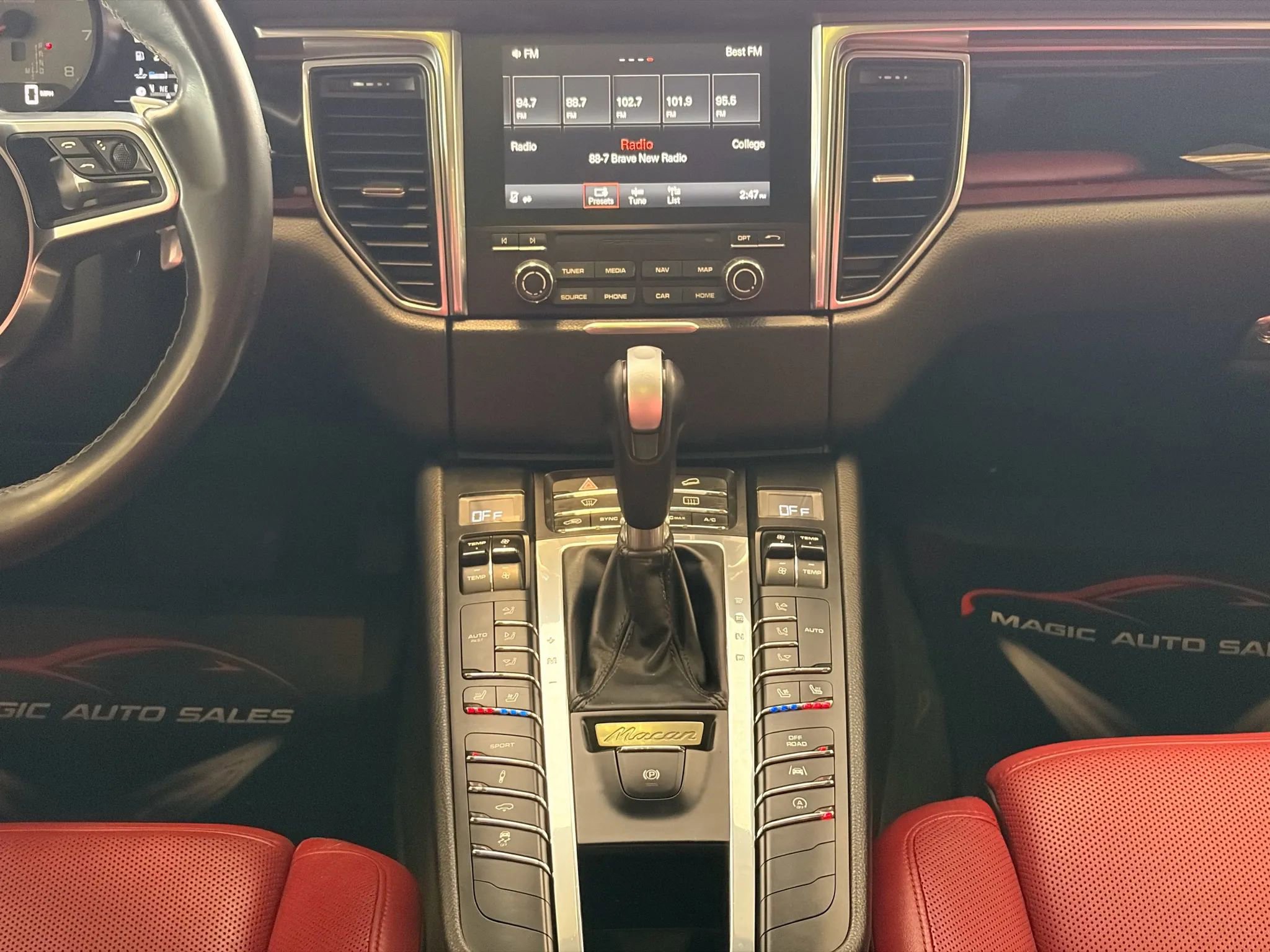 Used 2017 Porsche Macan S image 25